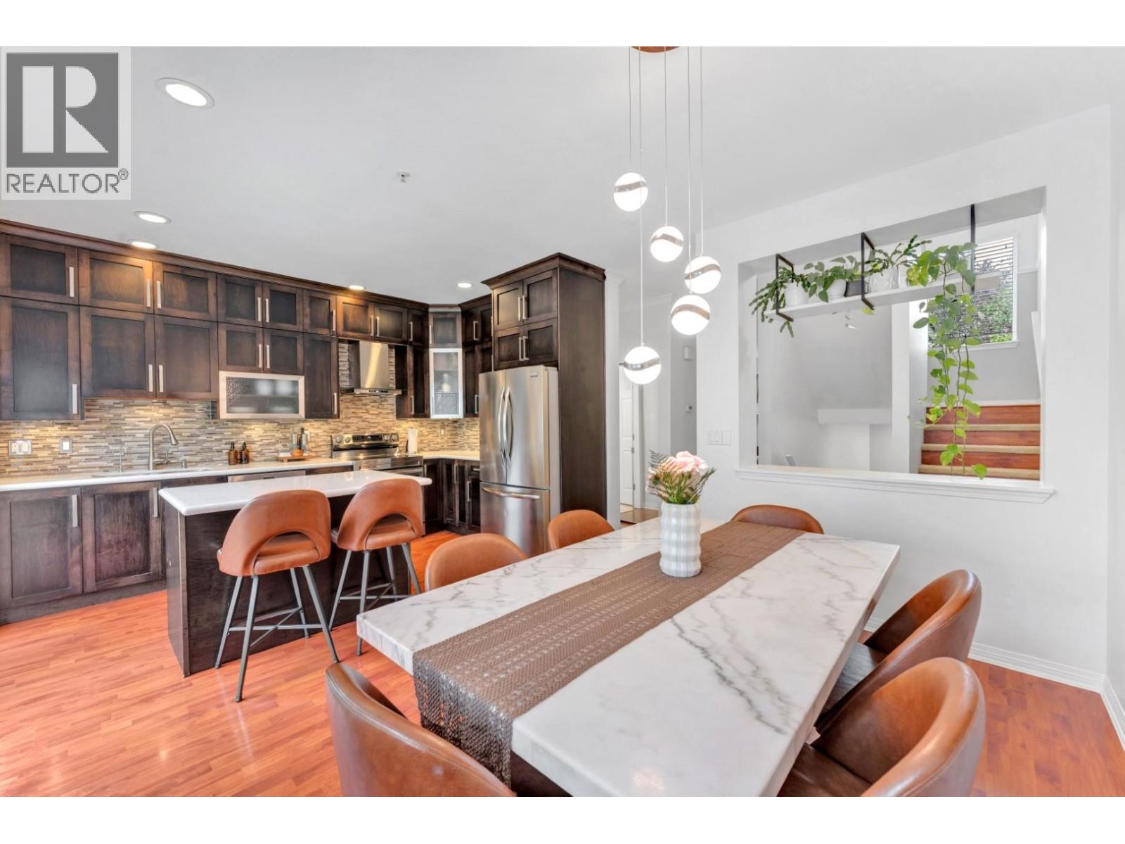 142 1055 RIVERWOOD GATE