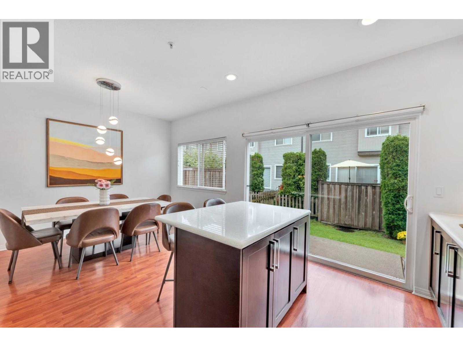 142 1055 RIVERWOOD GATE