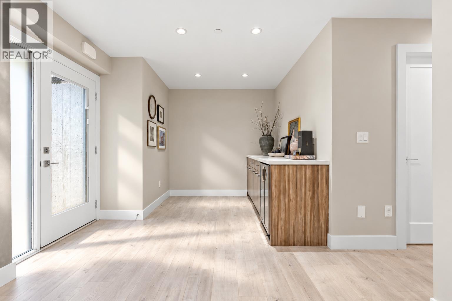 2 233 W 5TH STREET