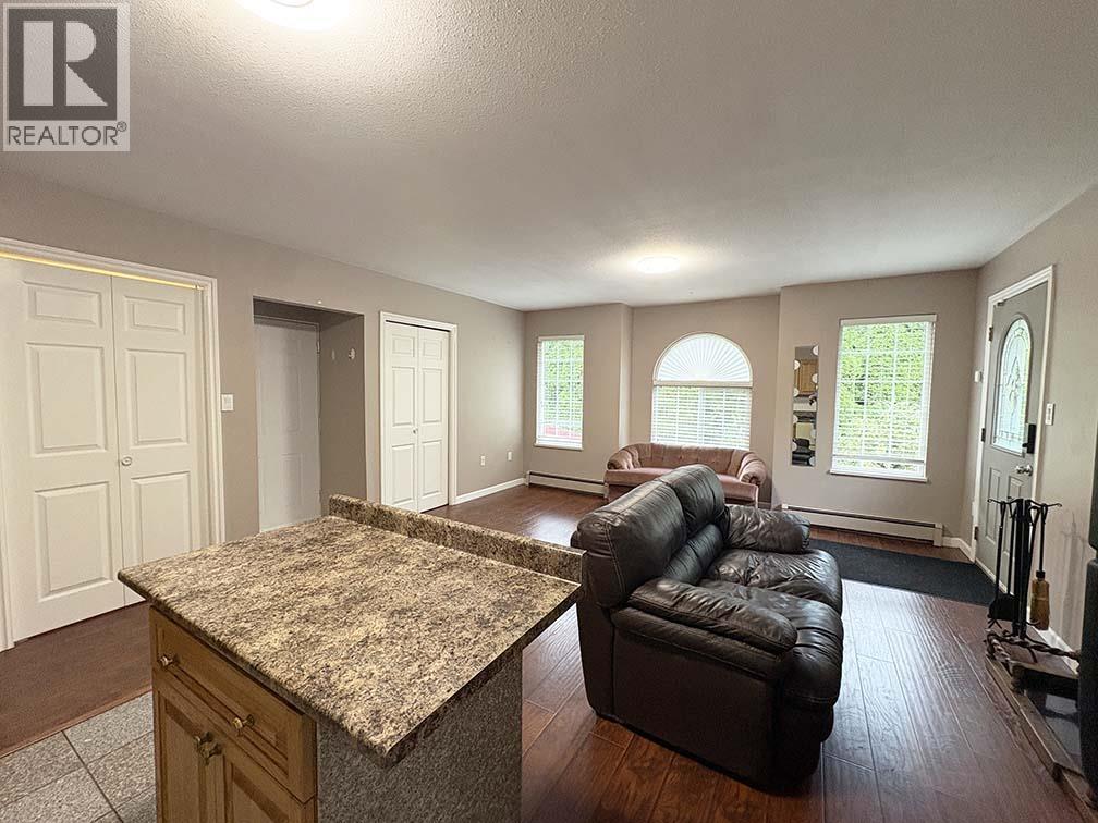 Garden 5225 CANADA WAY