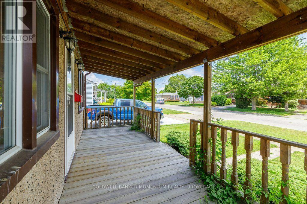 18 Pietz Avenue, Welland, Ontario  L3C 1Z4 - Photo 2 - X13865084