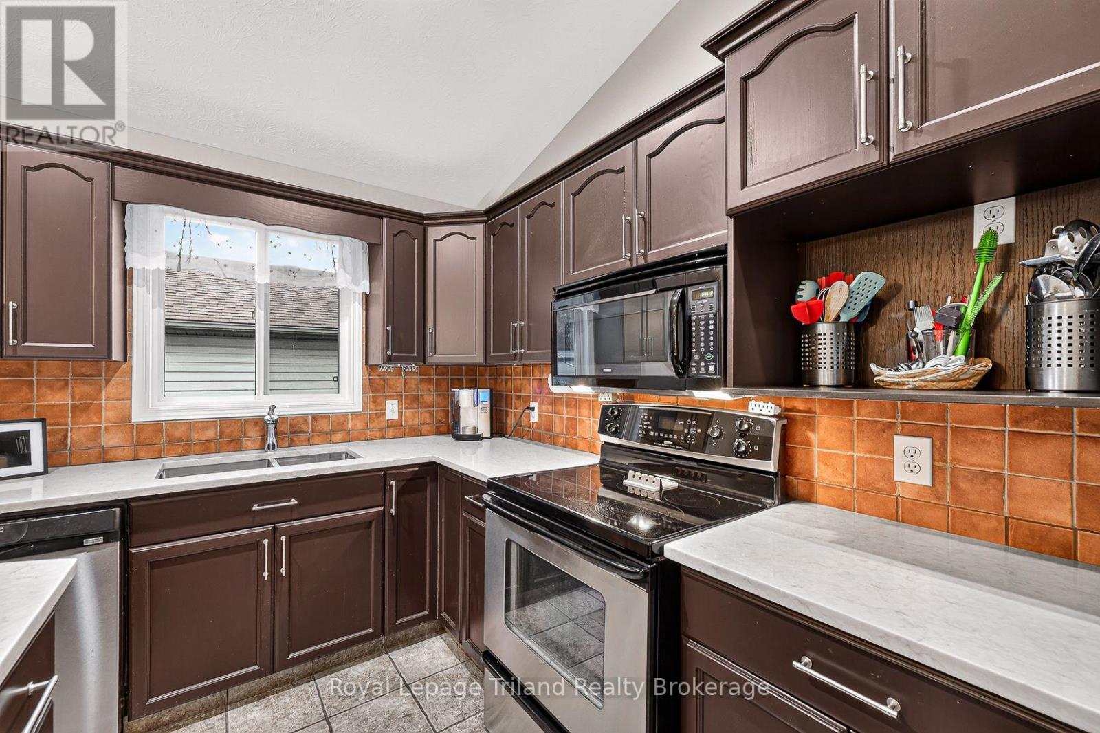 208 Mckeand Street, Ingersoll, Ontario  N5C 4E6 - Photo 23 - X13865086