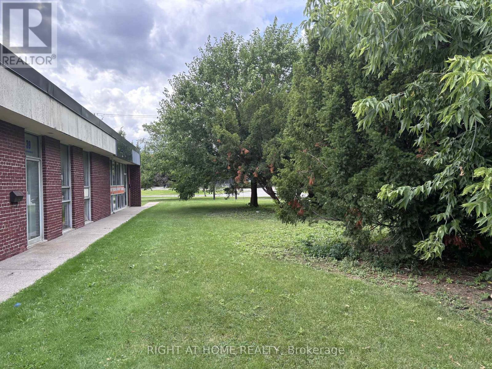 41-43 ESTATE DRIVE, Toronto, Ontario