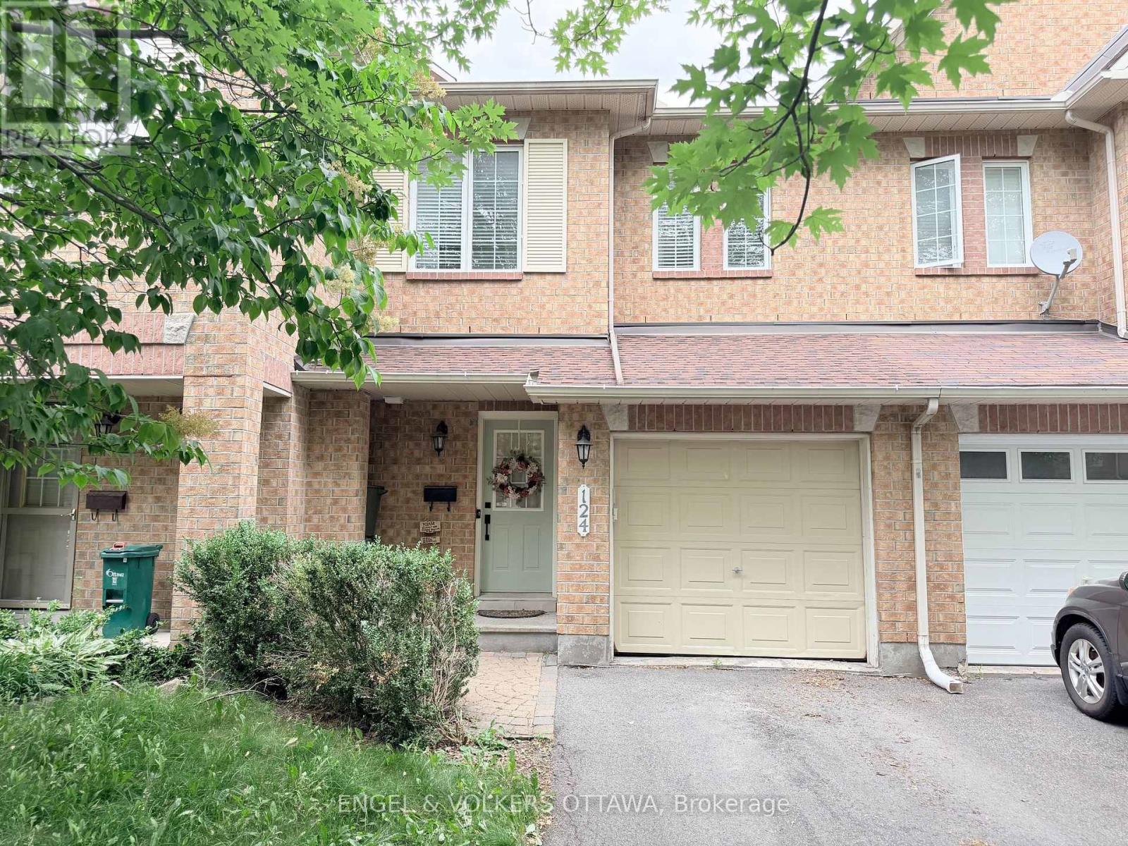 124 LANDOVER CRESCENT, Ottawa, Ontario