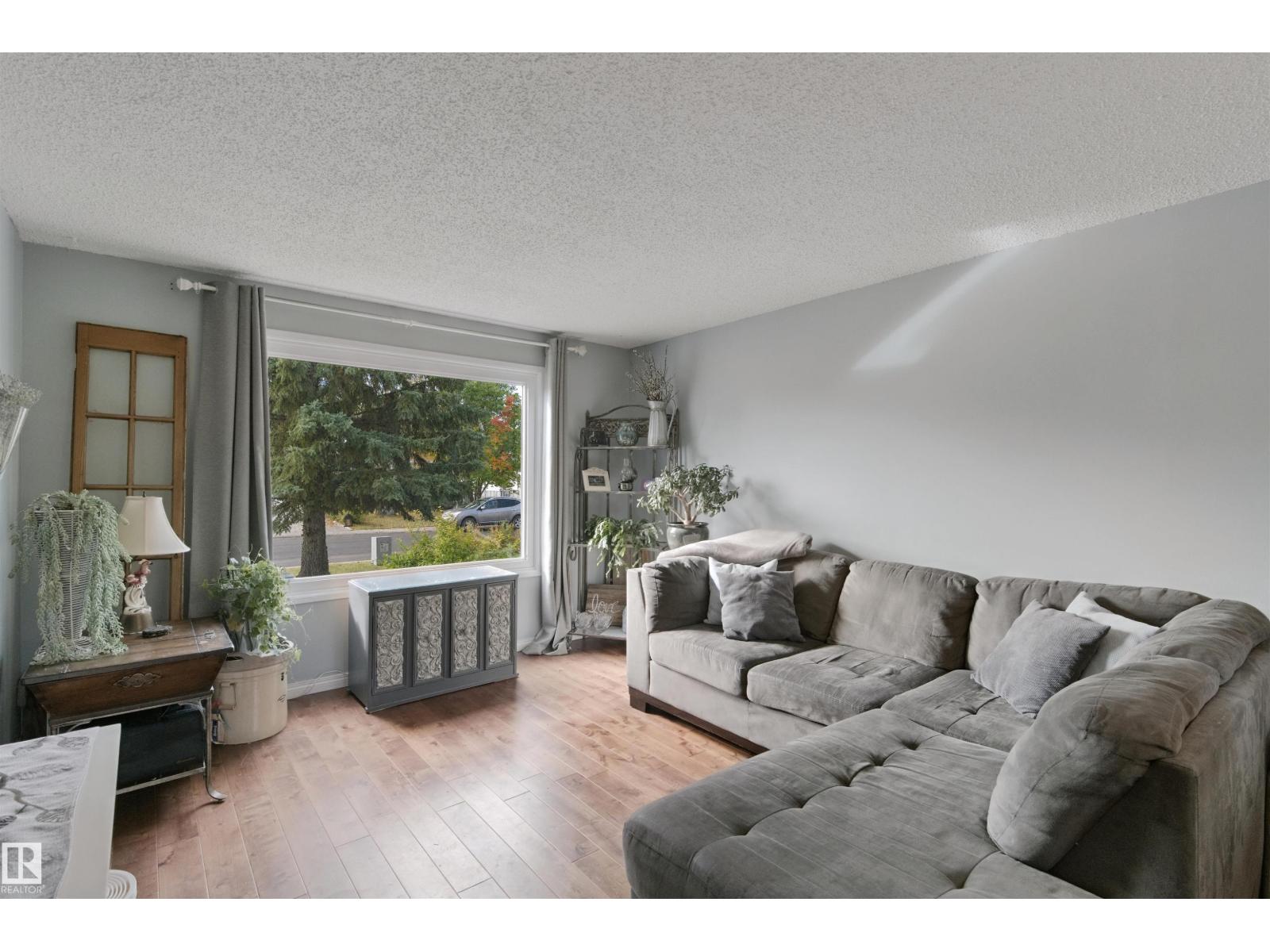 4528 35 Av Nw, Edmonton, Alberta  T6L 3P9 - Photo 5 - E4511710