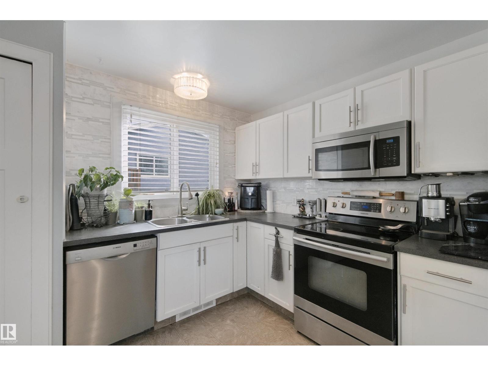 4528 35 Av Nw, Edmonton, Alberta  T6L 3P9 - Photo 12 - E4511710