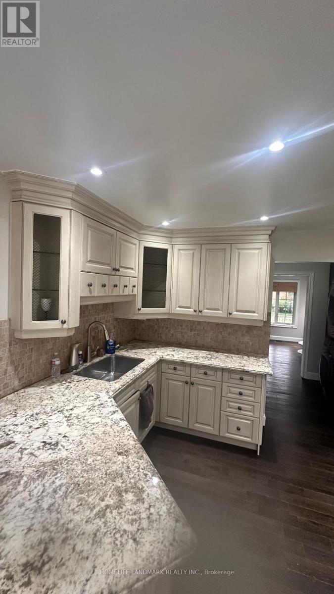 7100 Walworth Court, Mississauga, Ontario  L5N 7L4 - Photo 7 - W13865106
