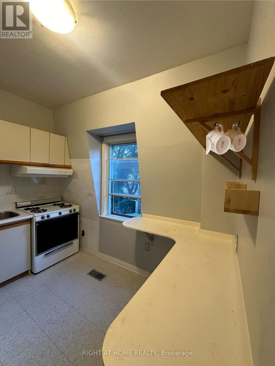 Apt A - 483 Manning Avenue, Toronto, Ontario M6G 2V8 - Photo 6 - C13865160