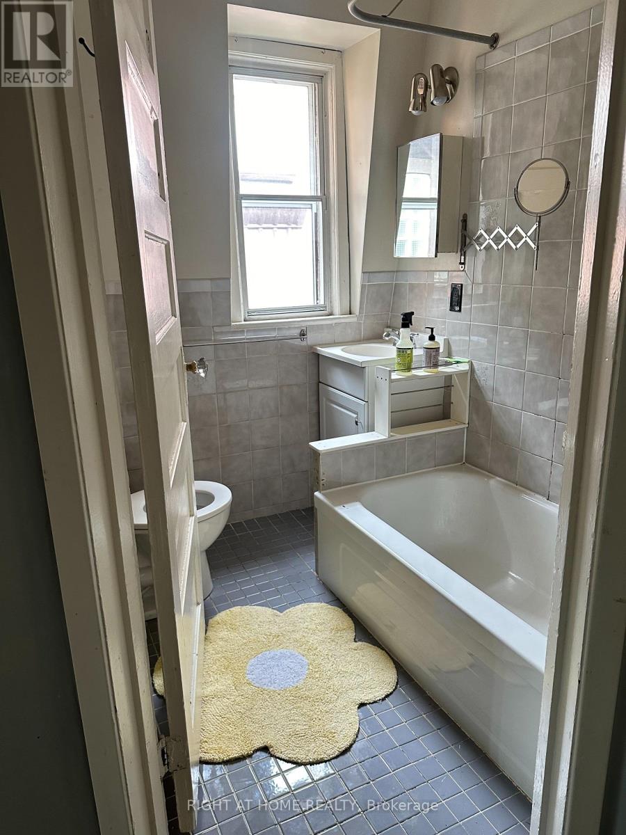 Apt A - 483 Manning Avenue, Toronto, Ontario M6G 2V8 - Photo 8 - C13865160
