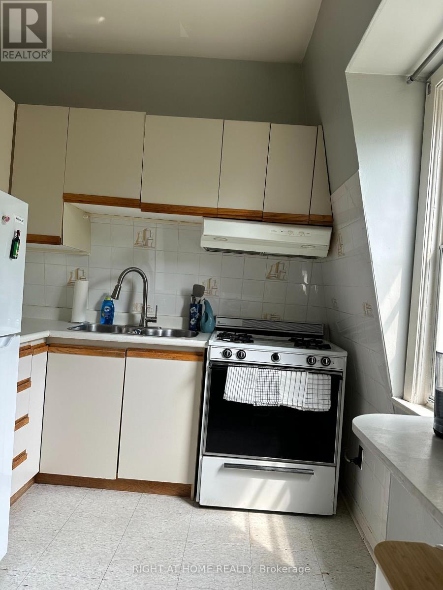 Apt A - 483 Manning Avenue, Toronto, Ontario M6G 2V8 - Photo 9 - C13865160