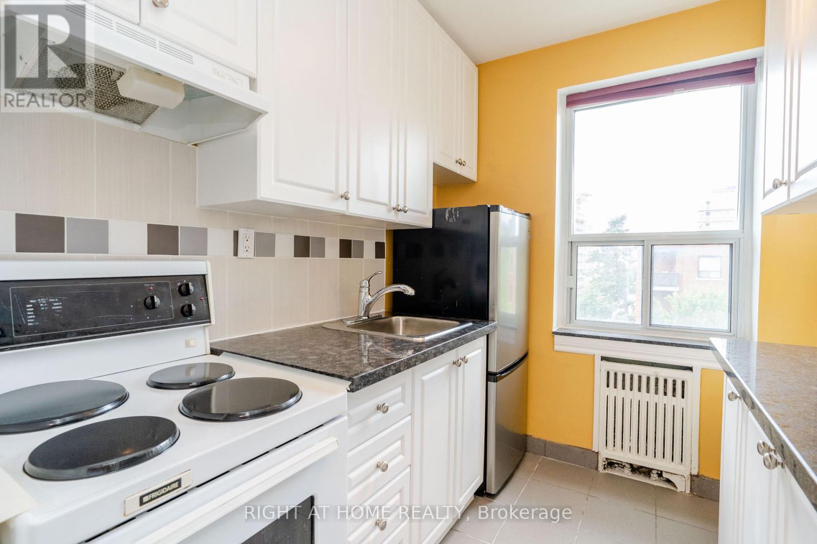 502 - 2 Ridelle Avenue, Toronto, Ontario M6B 1H4 - Photo 16 - C13865168