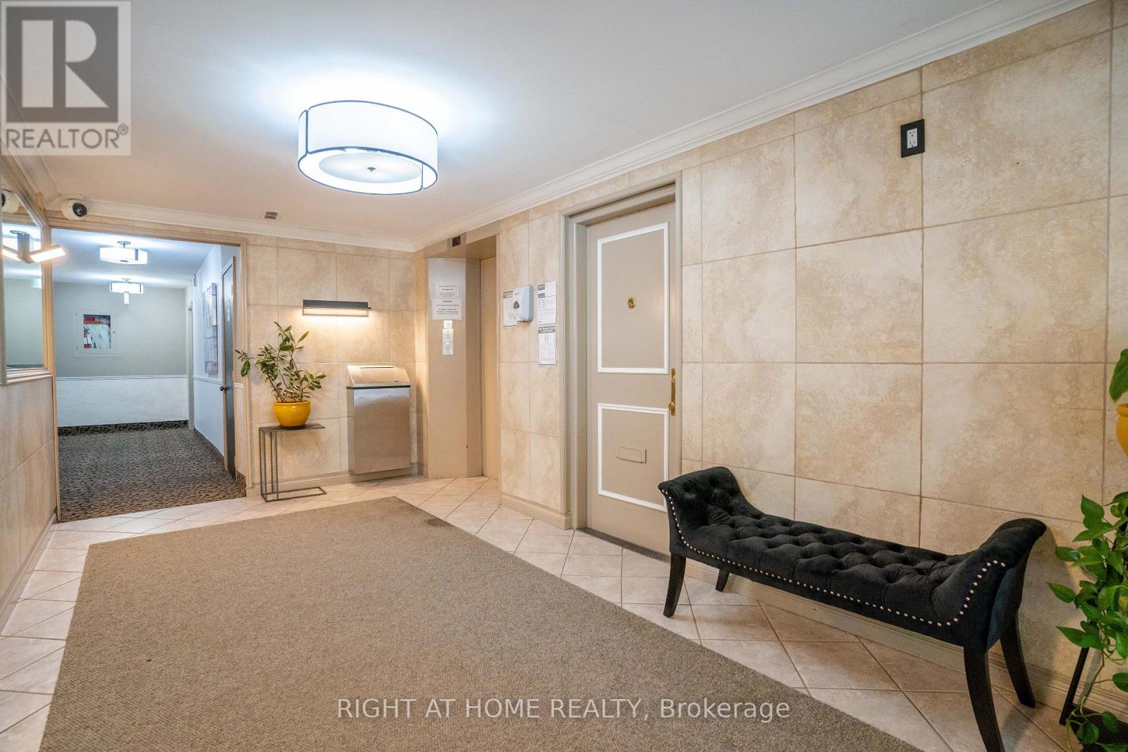 502 - 2 Ridelle Avenue, Toronto, Ontario M6B 1H4 - Photo 4 - C13865168