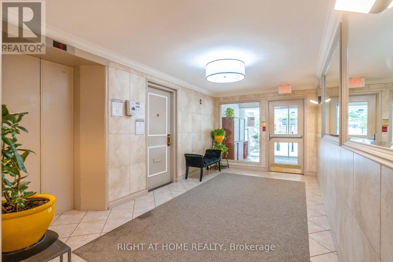 502 - 2 Ridelle Avenue, Toronto, Ontario M6B 1H4 - Photo 5 - C13865168