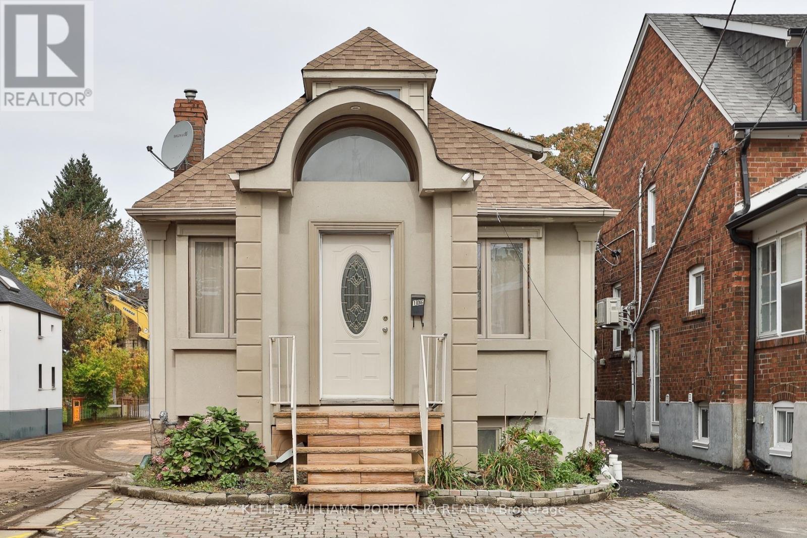 106 CLOVELLY AVENUE, Toronto, Ontario