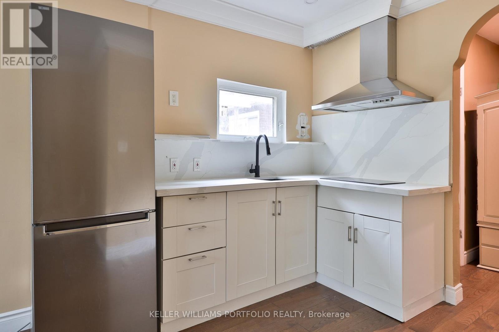 106 Clovelly Avenue, Toronto, Ontario  M6E 2E6 - Photo 11 - C13865170