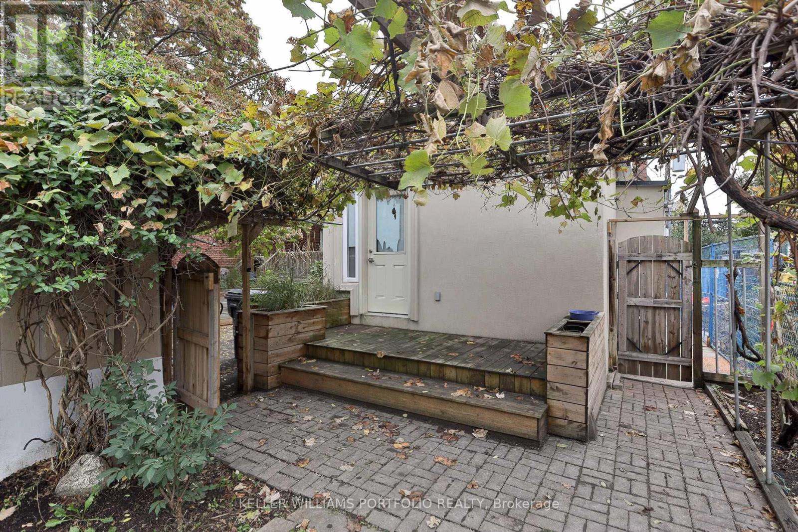 106 Clovelly Avenue, Toronto, Ontario  M6E 2E6 - Photo 21 - C13865170