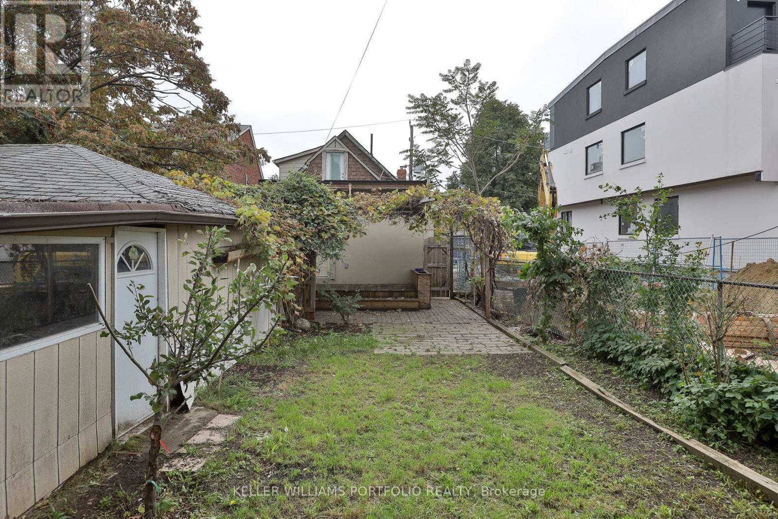 106 Clovelly Avenue, Toronto, Ontario  M6E 2E6 - Photo 23 - C13865170