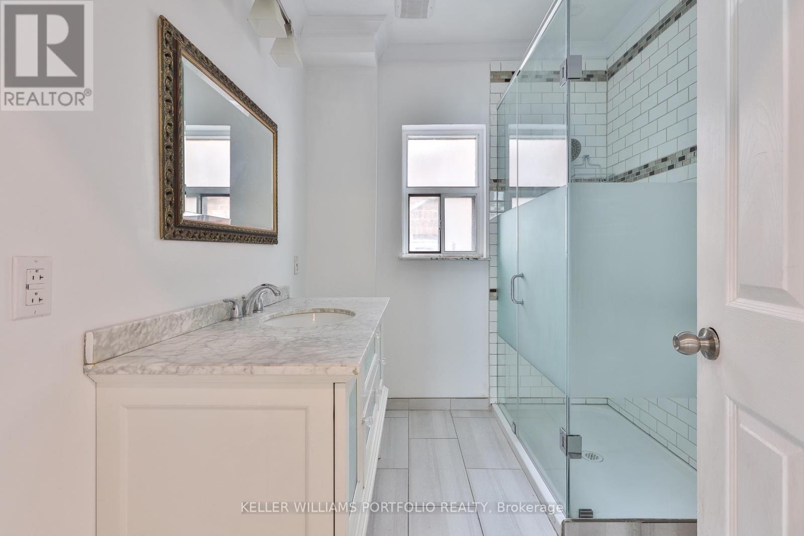 106 Clovelly Avenue, Toronto, Ontario  M6E 2E6 - Photo 8 - C13865170