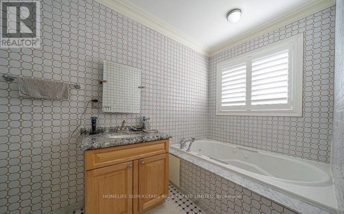 47 Davos Road S, Vaughan, Ontario  L4H 2Y1 - Photo 9 - N13863838