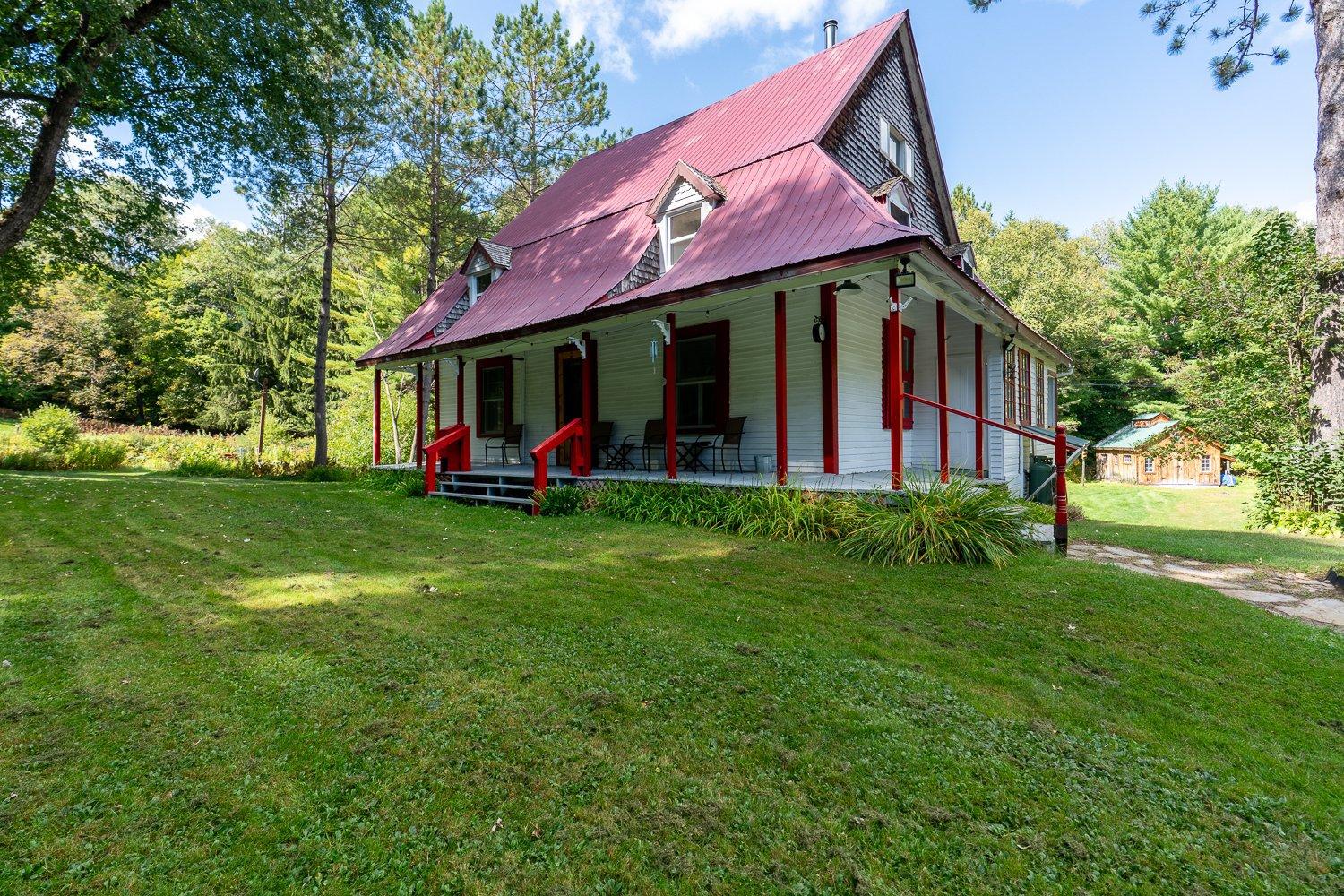 279 Ch. de Christieville Morin-Heights Quebec Canada J0R1H0 2