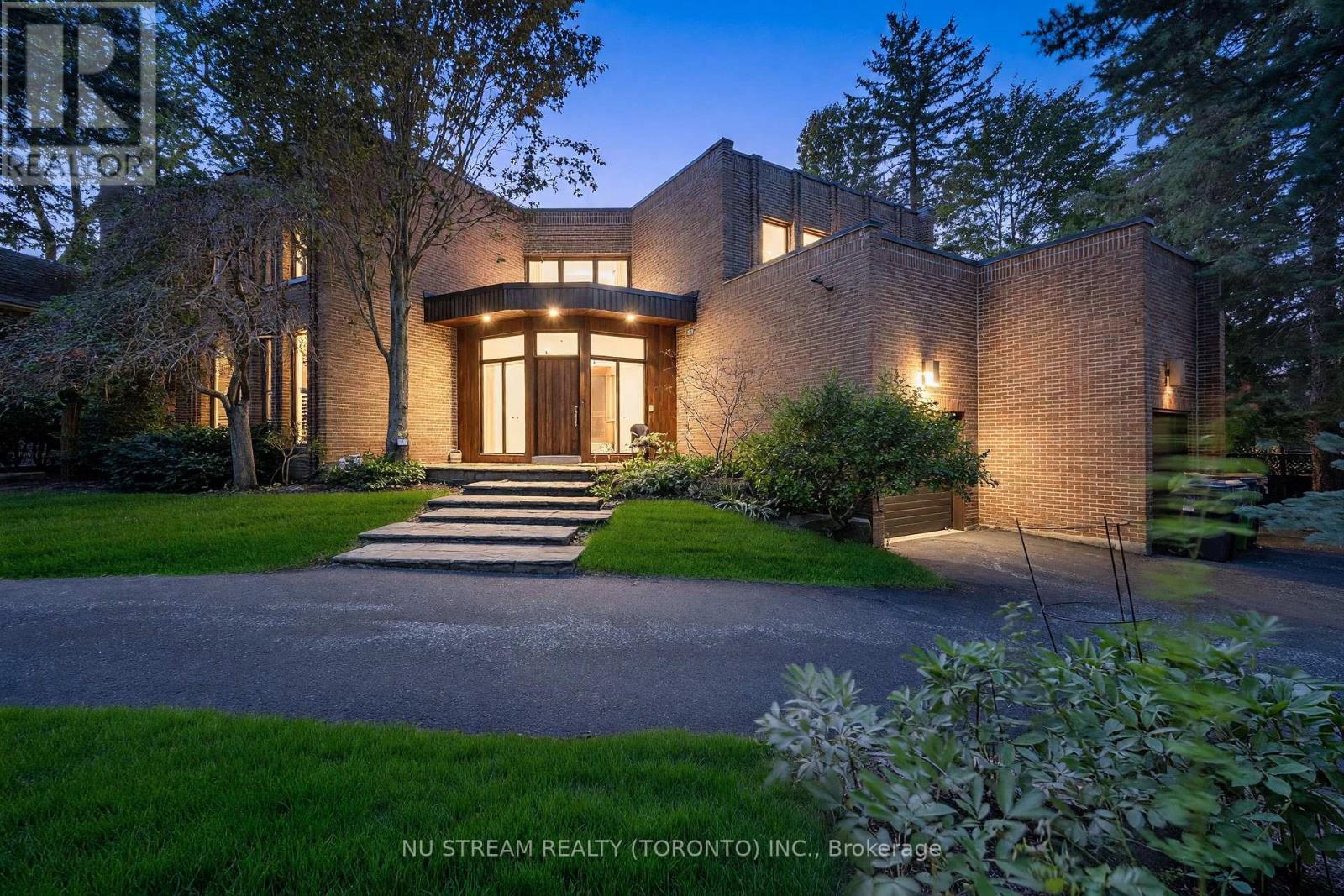 35 PENWOOD CRESCENT, Toronto, Ontario