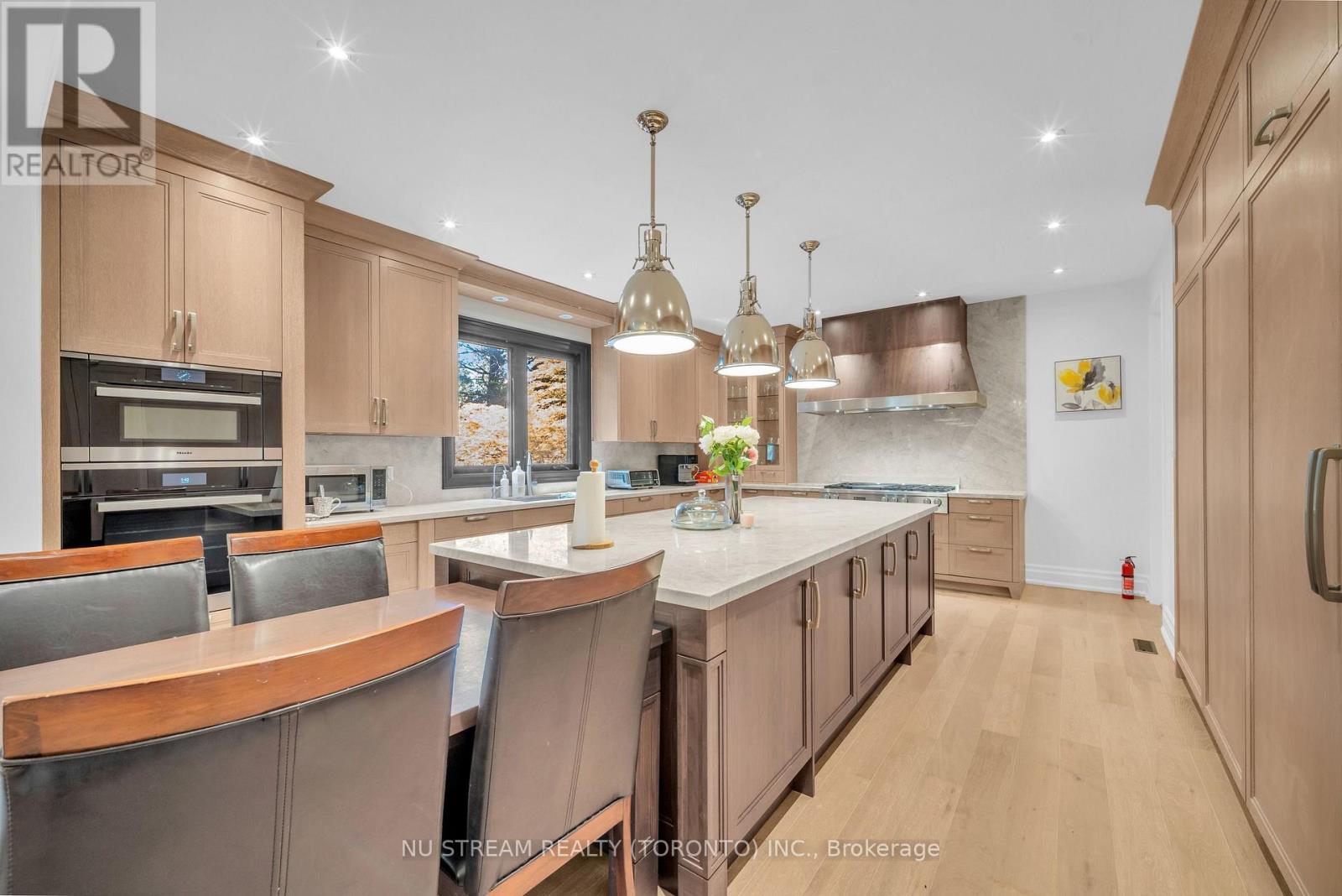 35 Penwood Crescent, Toronto, Ontario  M3B 3B1 - Photo 11 - C13865192