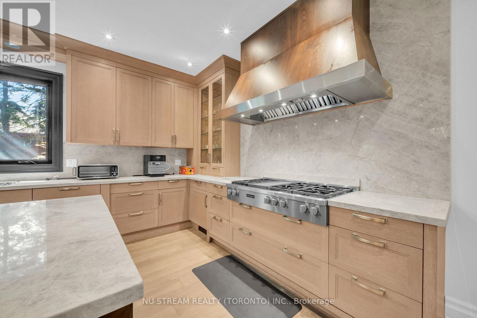 35 Penwood Crescent, Toronto, Ontario  M3B 3B1 - Photo 12 - C13865192