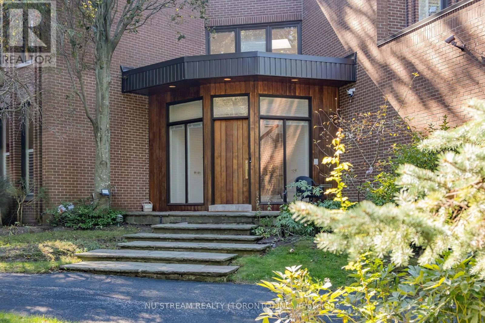 35 Penwood Crescent, Toronto, Ontario  M3B 3B1 - Photo 2 - C13865192