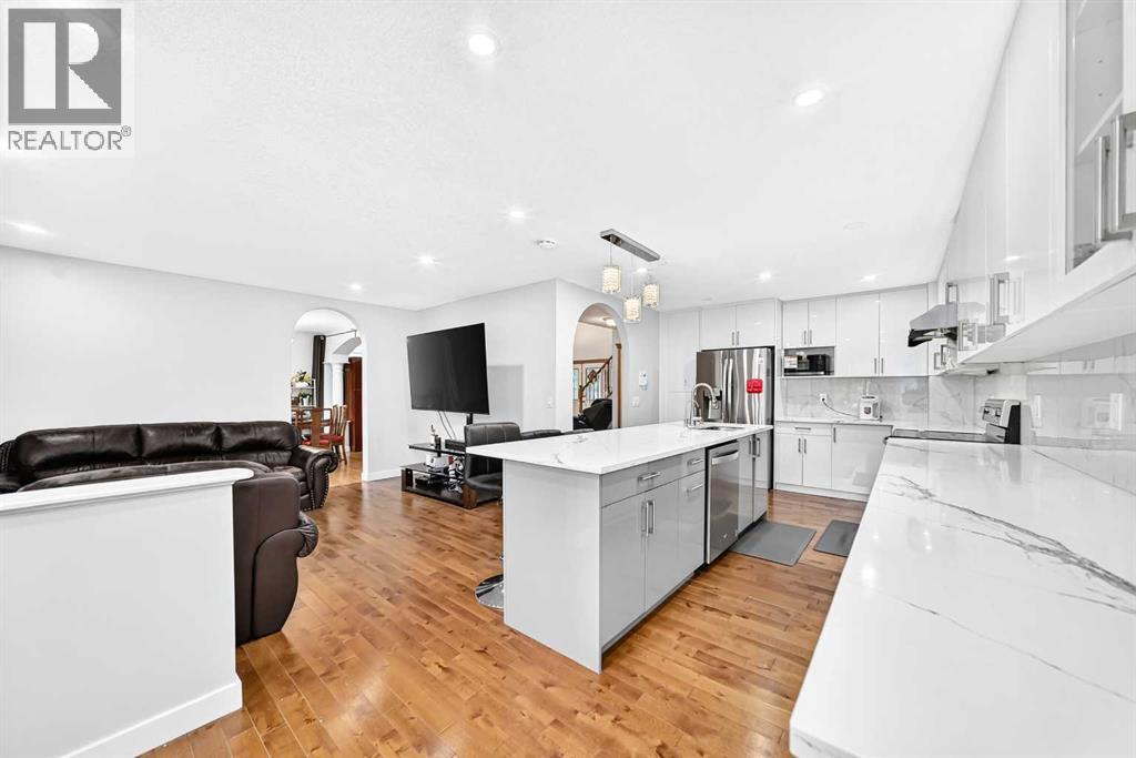 22 Hidden Creek Drive Nw, Calgary, Alberta  T3A 6A5 - Photo 4 - A2345098