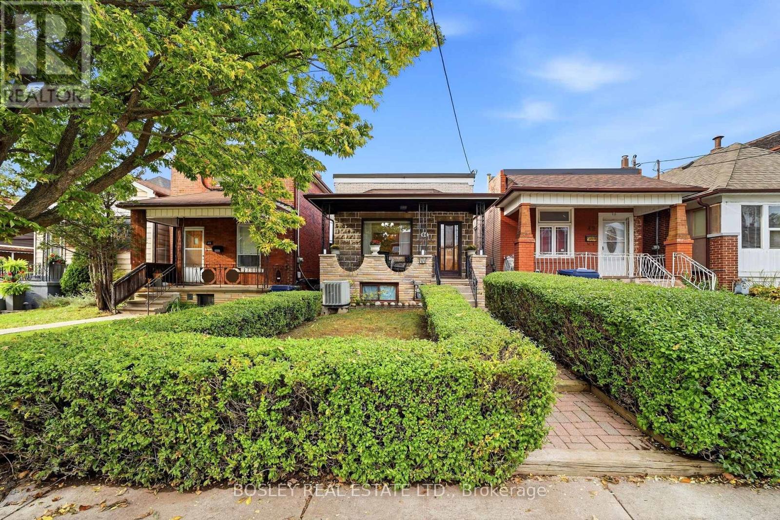44 CONWAY AVENUE, Toronto, Ontario