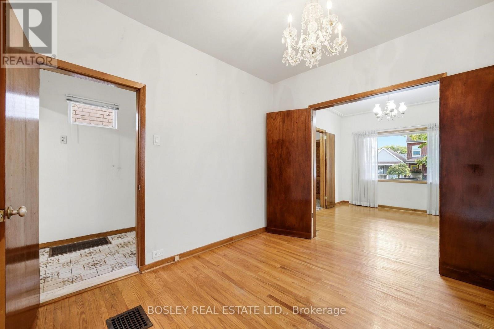44 Conway Avenue, Toronto, Ontario M6E 1H2 - Photo 10 - C13865220