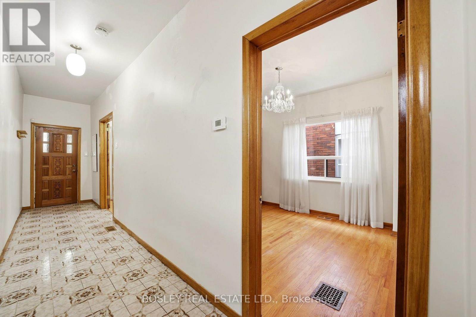 44 Conway Avenue, Toronto, Ontario M6E 1H2 - Photo 11 - C13865220