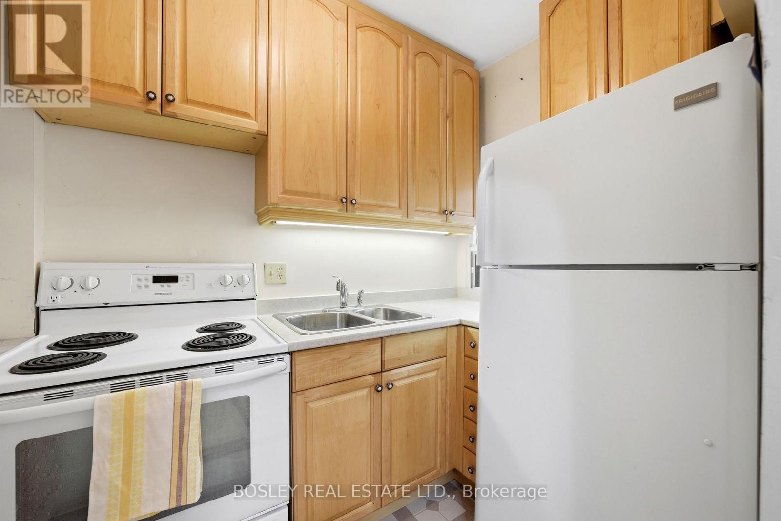 44 Conway Avenue, Toronto, Ontario M6E 1H2 - Photo 16 - C13865220