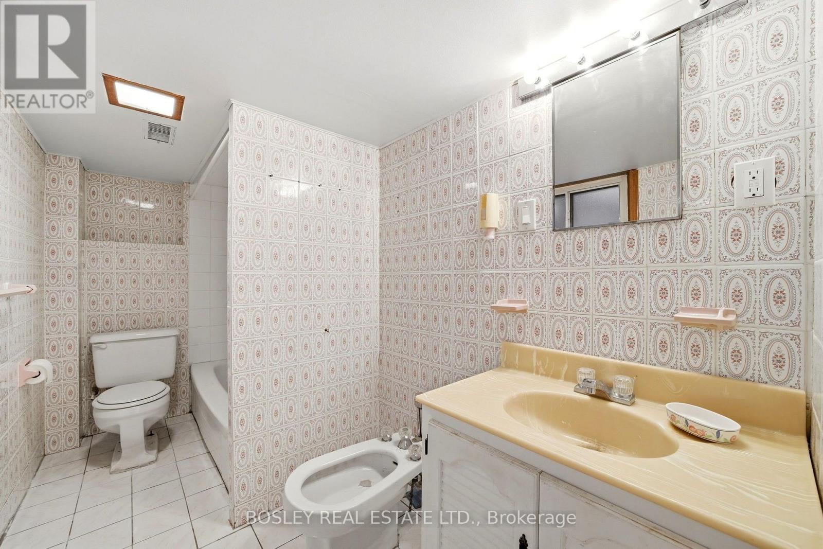 44 Conway Avenue, Toronto, Ontario M6E 1H2 - Photo 31 - C13865220