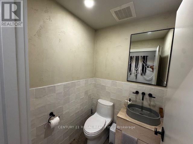 2nd Floor - 1564 Queen Street W, Toronto, Ontario  M6R 1A6 - Photo 9 - W13865210