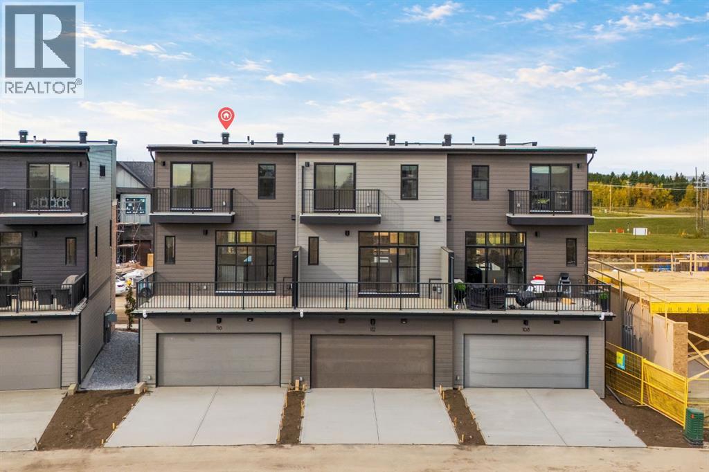 116 Greenwich Drive NW, Calgary, Alberta  T3B 6N8 - Photo 3 - A2350295