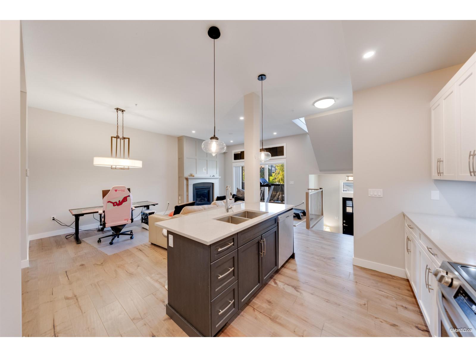 8 45545 KIPP AVENUE|Chilliwack Proper West