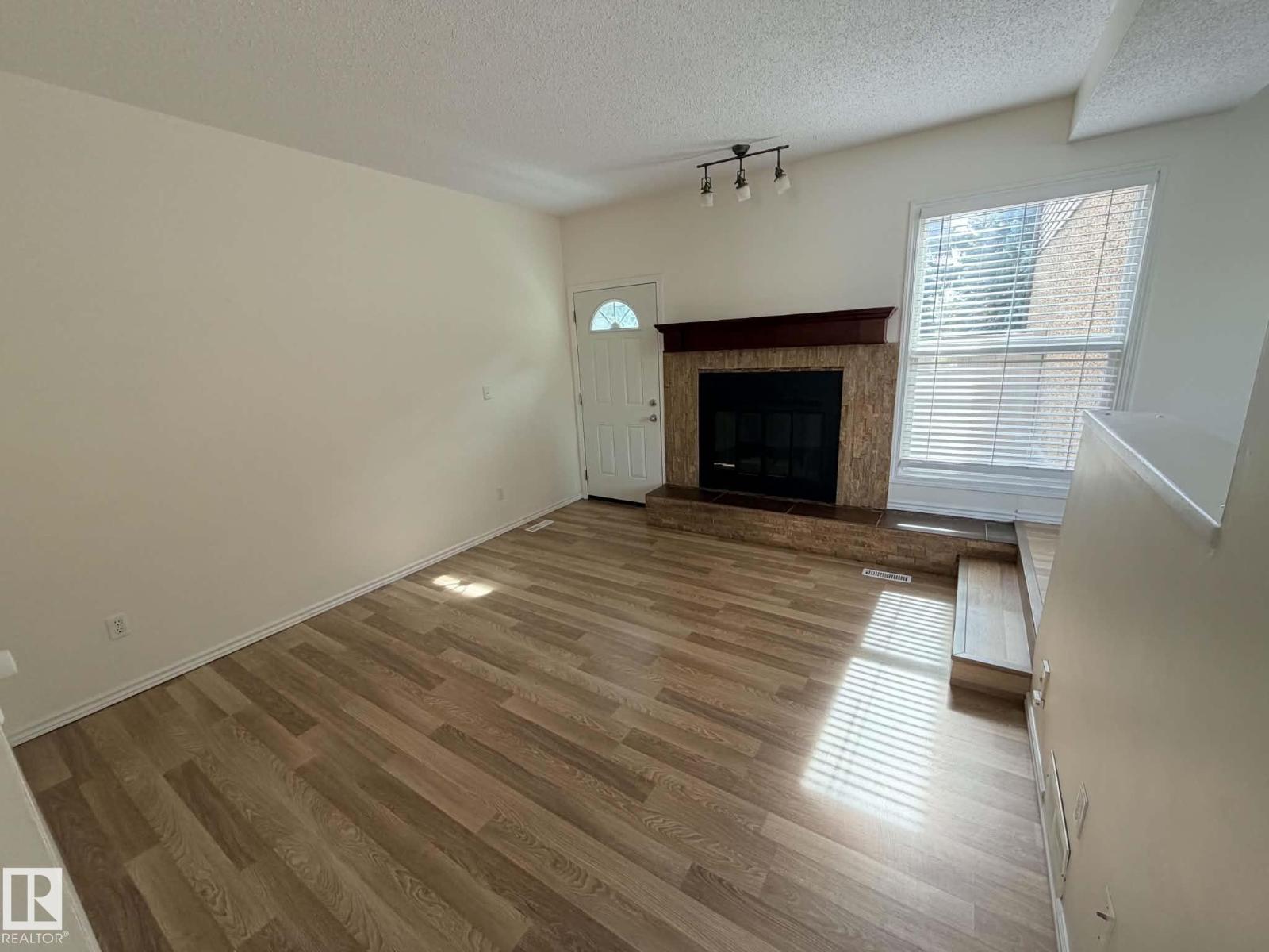 17004 100 ST NW Edmonton Alberta Canada T5X5E1 2