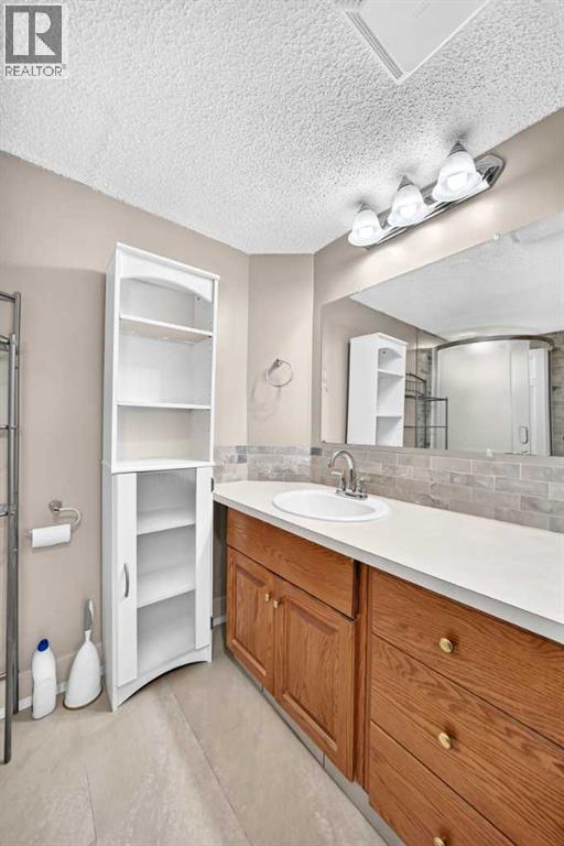 200 Downey Place, Okotoks, Alberta  T1S 1H3 - Photo 37 - A2347498