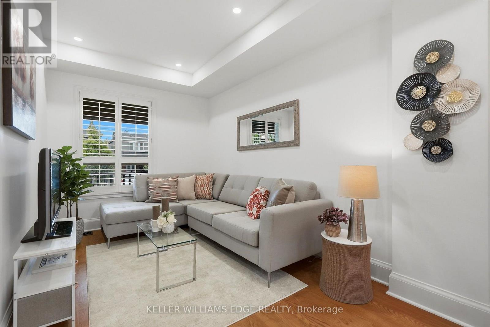 28 Conway Avenue, Toronto, Ontario  M6E 1H2 - Photo 11 - C13865252