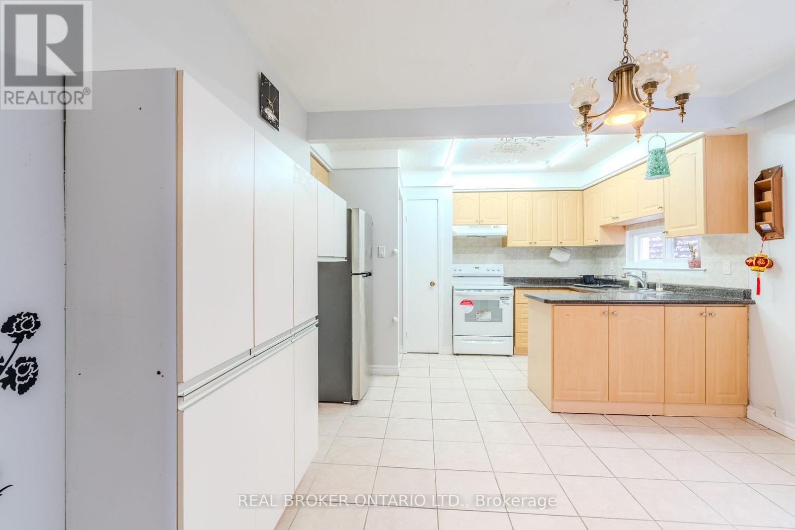 UPPER - 23 LEBOS ROAD, Toronto, Ontario
