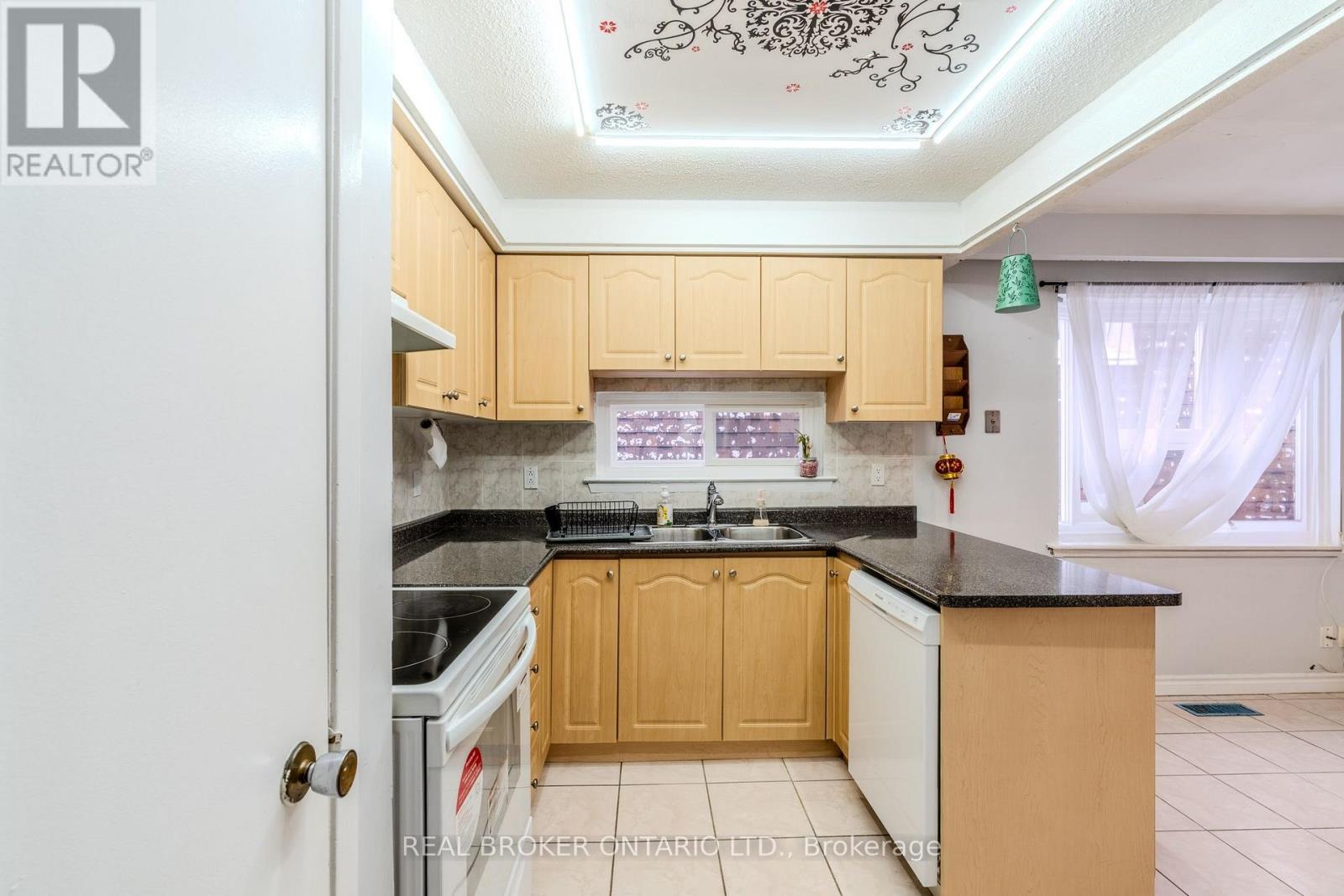 Upper - 23 Lebos Road, Toronto, Ontario  M2H 2L8 - Photo 10 - C13865262