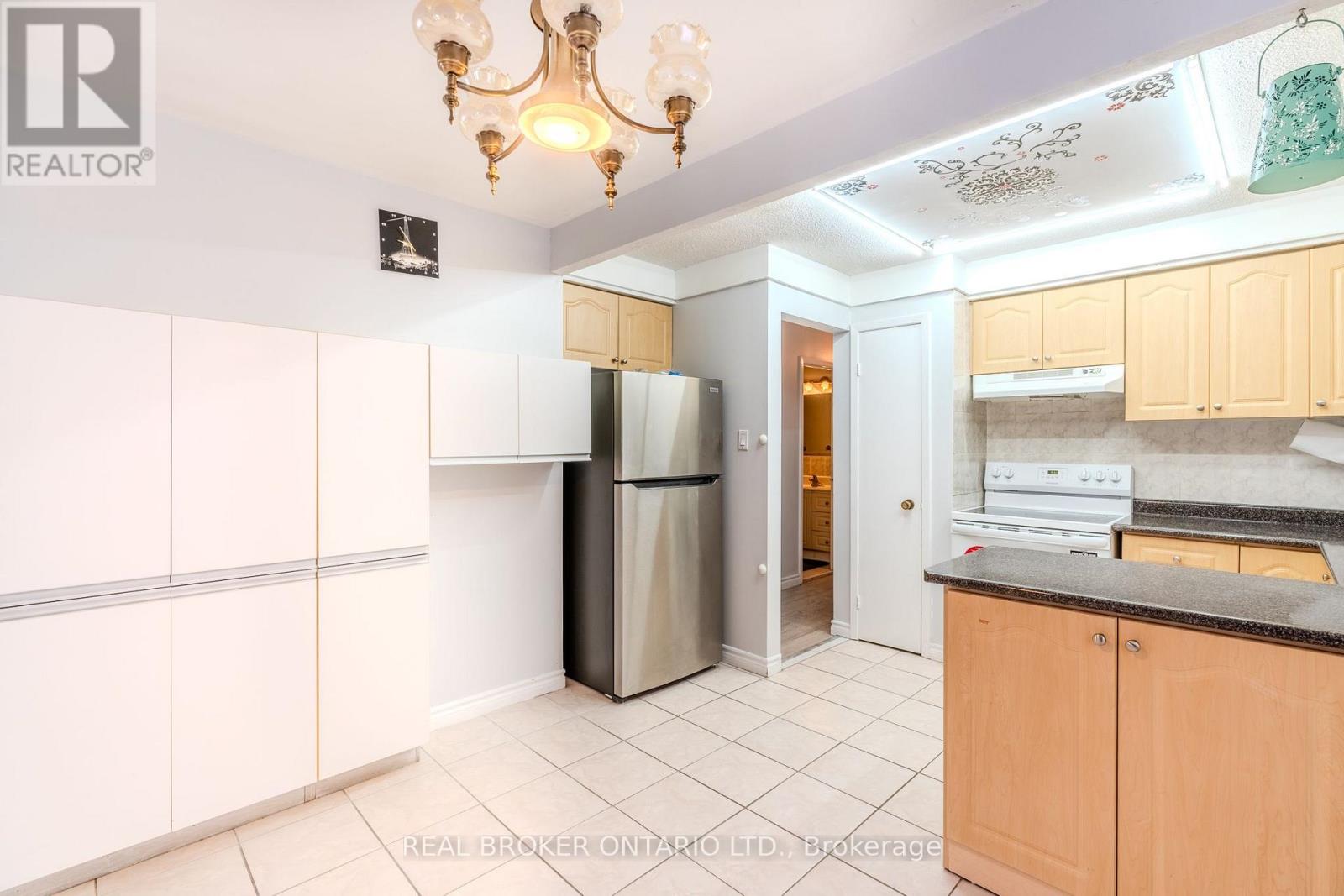 Upper - 23 Lebos Road, Toronto, Ontario  M2H 2L8 - Photo 12 - C13865262