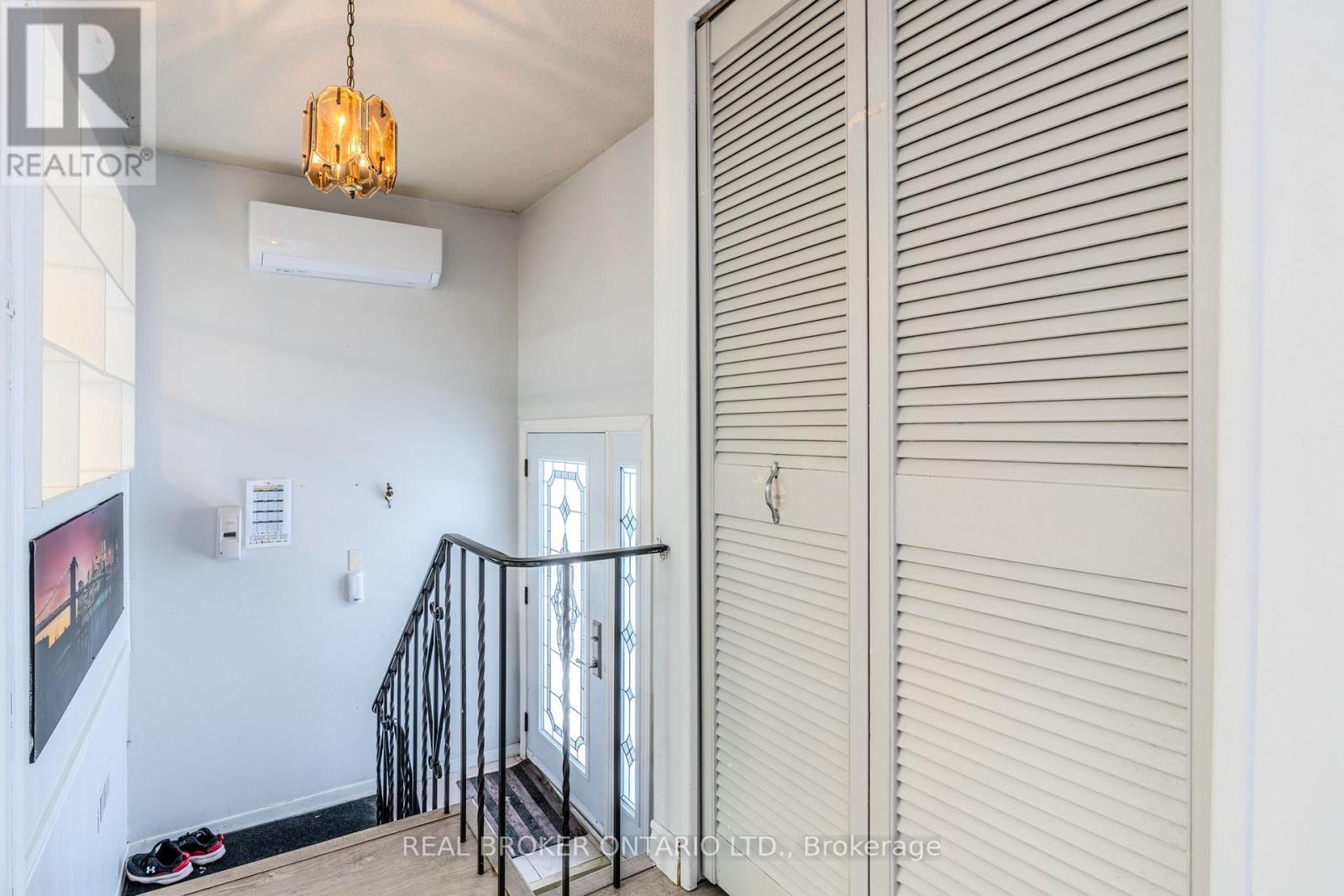 Upper - 23 Lebos Road, Toronto, Ontario  M2H 2L8 - Photo 3 - C13865262