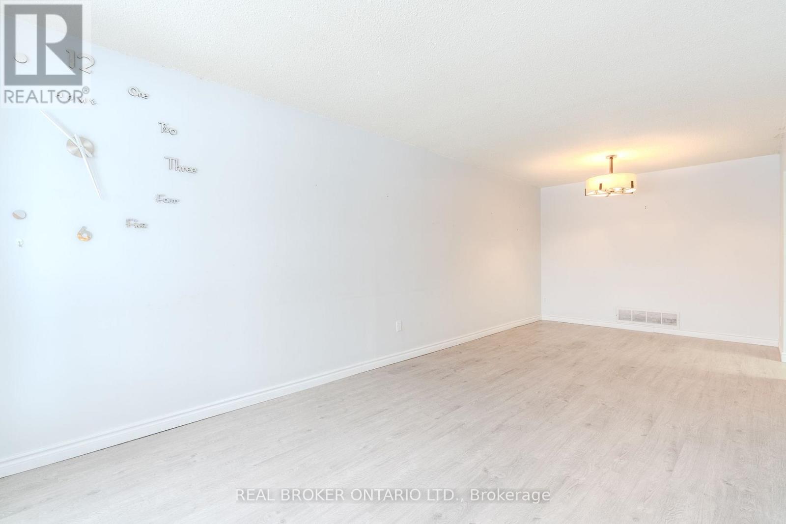 Upper - 23 Lebos Road, Toronto, Ontario  M2H 2L8 - Photo 4 - C13865262