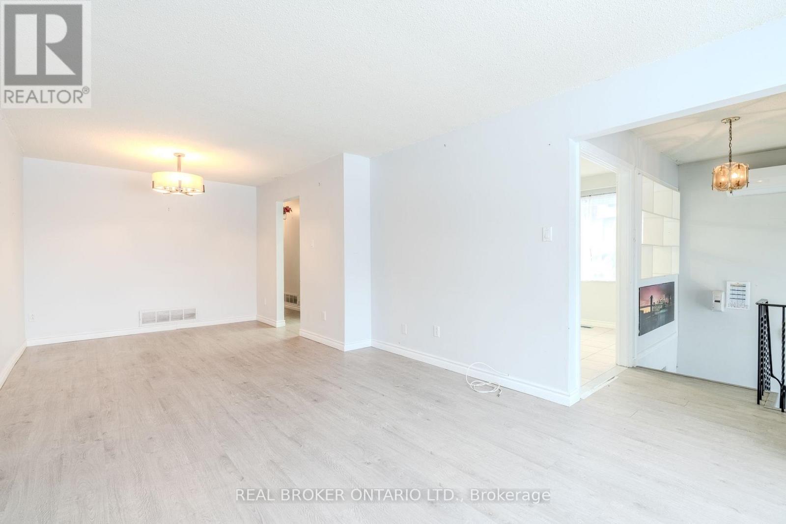 Upper - 23 Lebos Road, Toronto, Ontario  M2H 2L8 - Photo 5 - C13865262