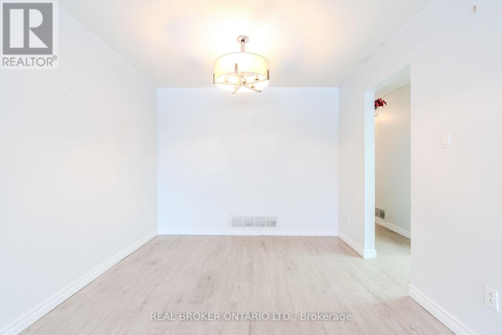 Upper - 23 Lebos Road, Toronto, Ontario  M2H 2L8 - Photo 6 - C13865262