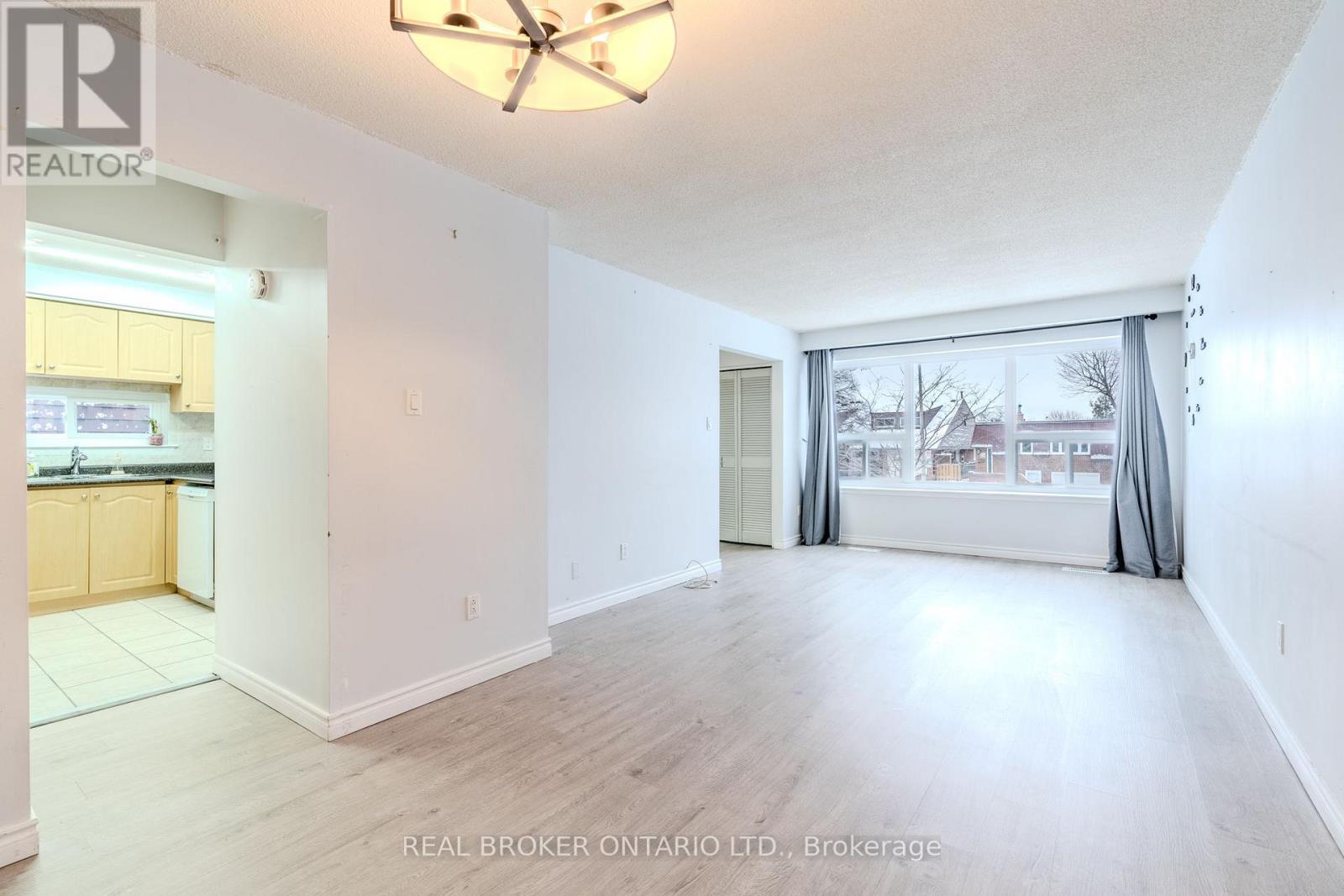 Upper - 23 Lebos Road, Toronto, Ontario  M2H 2L8 - Photo 9 - C13865262