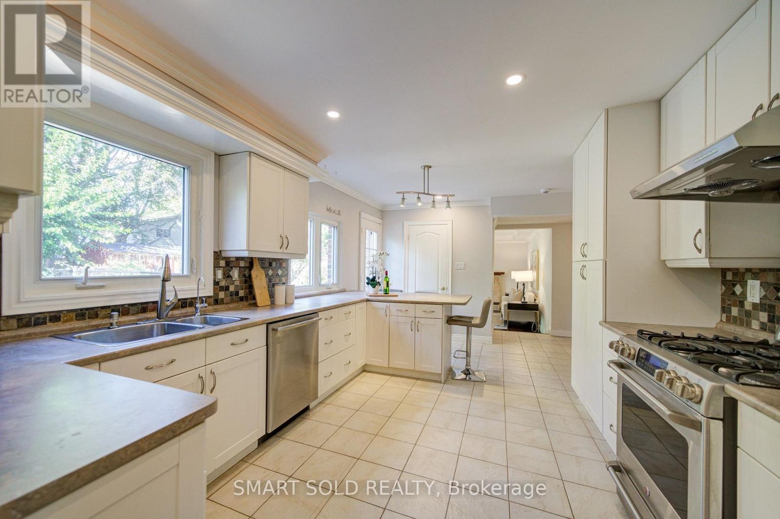 24 Hamilton Hall Drive, Markham, Ontario  L3P 2P2 - Photo 11 - N13865228