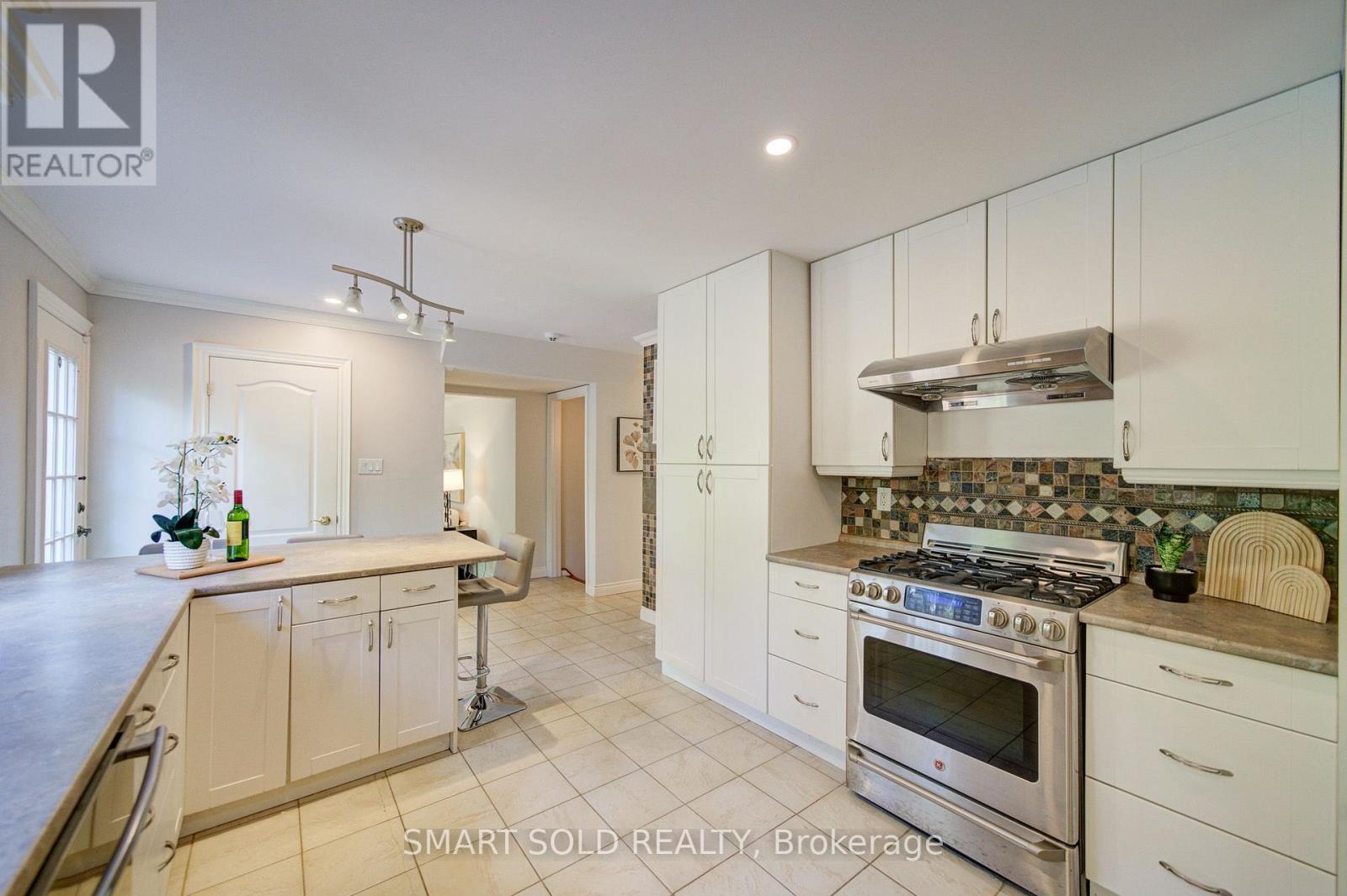 24 Hamilton Hall Drive, Markham, Ontario  L3P 2P2 - Photo 12 - N13865228